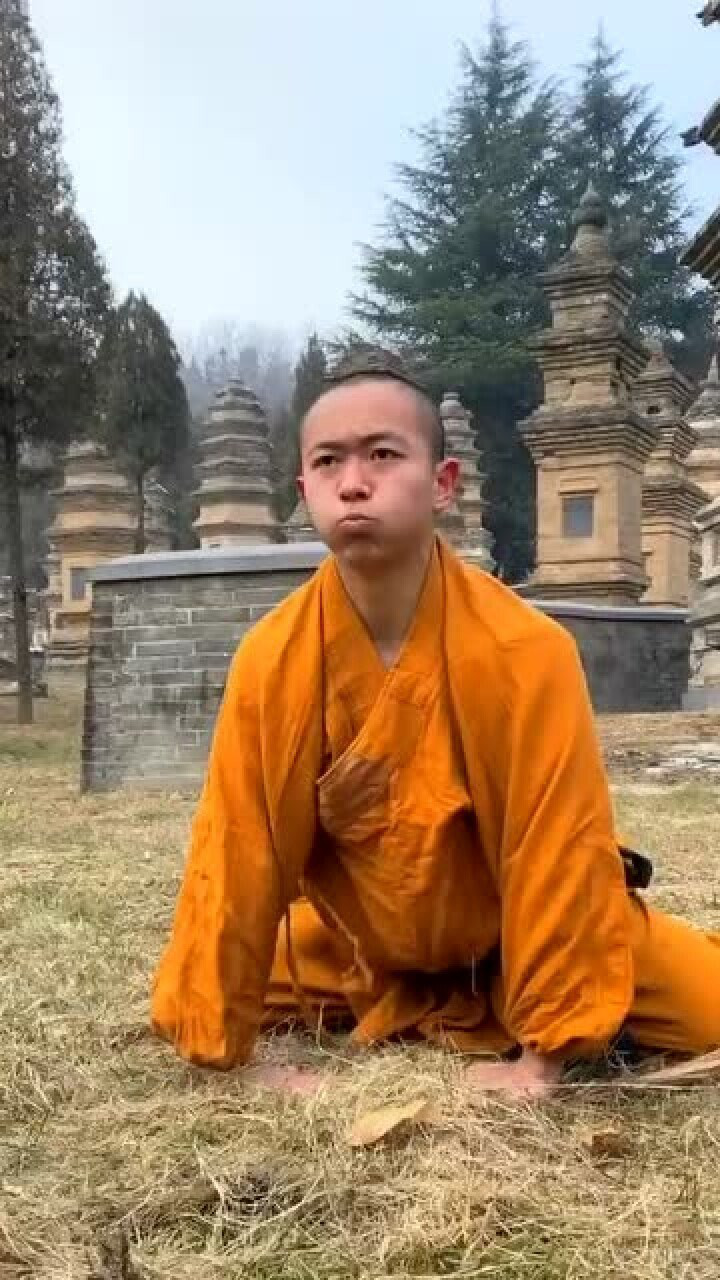 少林僧表演"蛤蟆功"没几年功夫谁敢这么秀