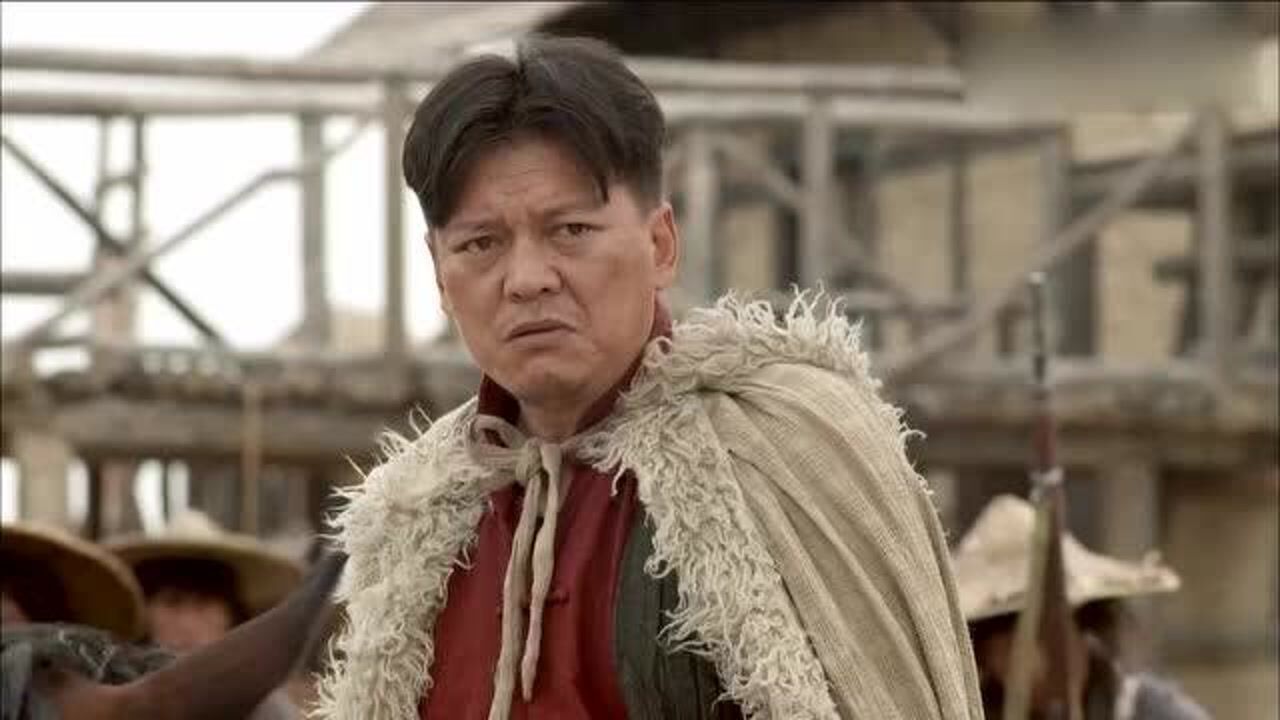 大漠苍狼孙义要刺杀马匪洪泰出手卸掉他的枪救了妹夫一命