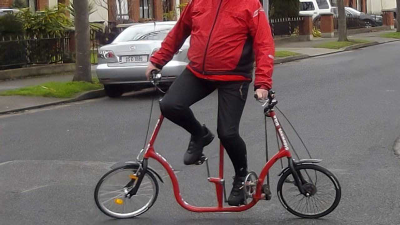 60岁老大爷发明侧骑自行车时速40公里30万高价不卖