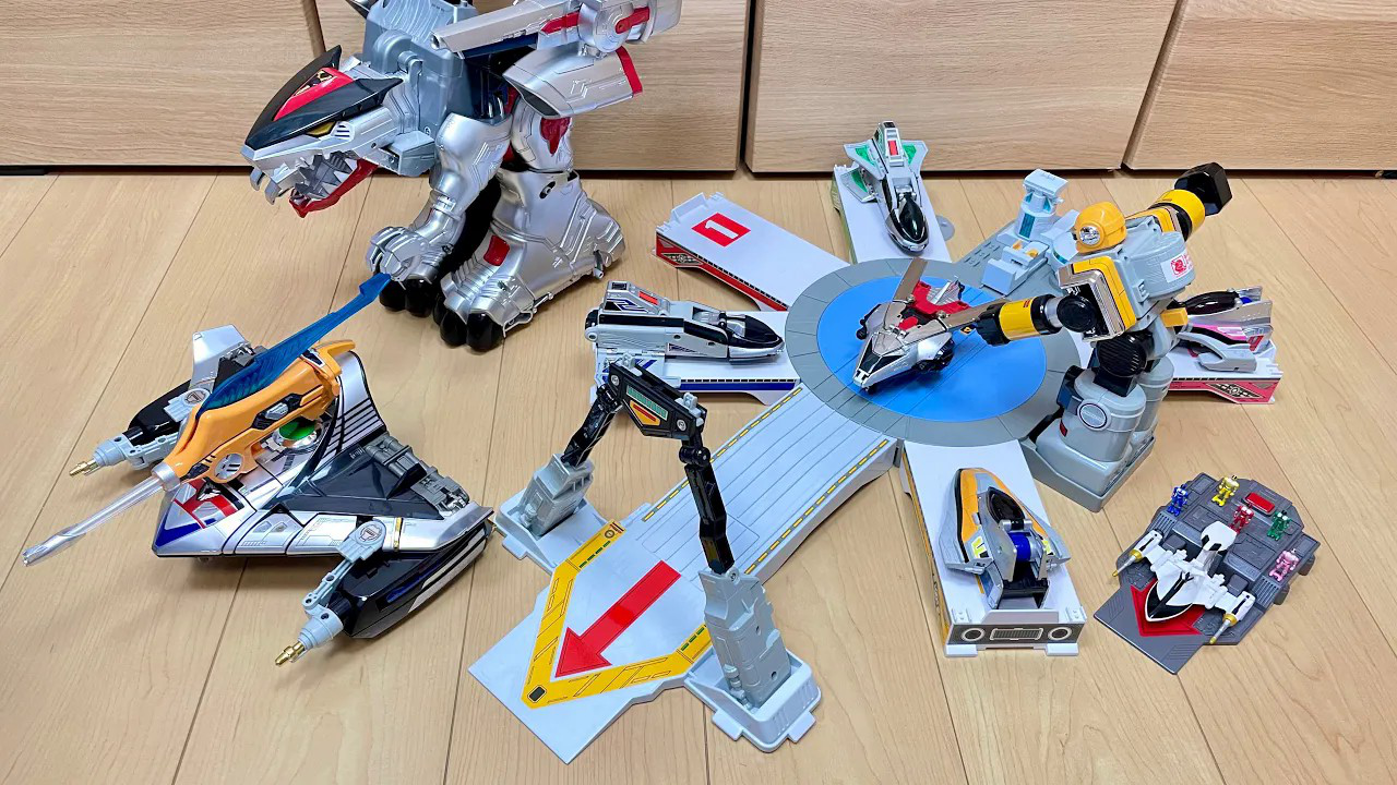 腾讯视频】 超级战队系列玩具未来战队DX 全机器人合体