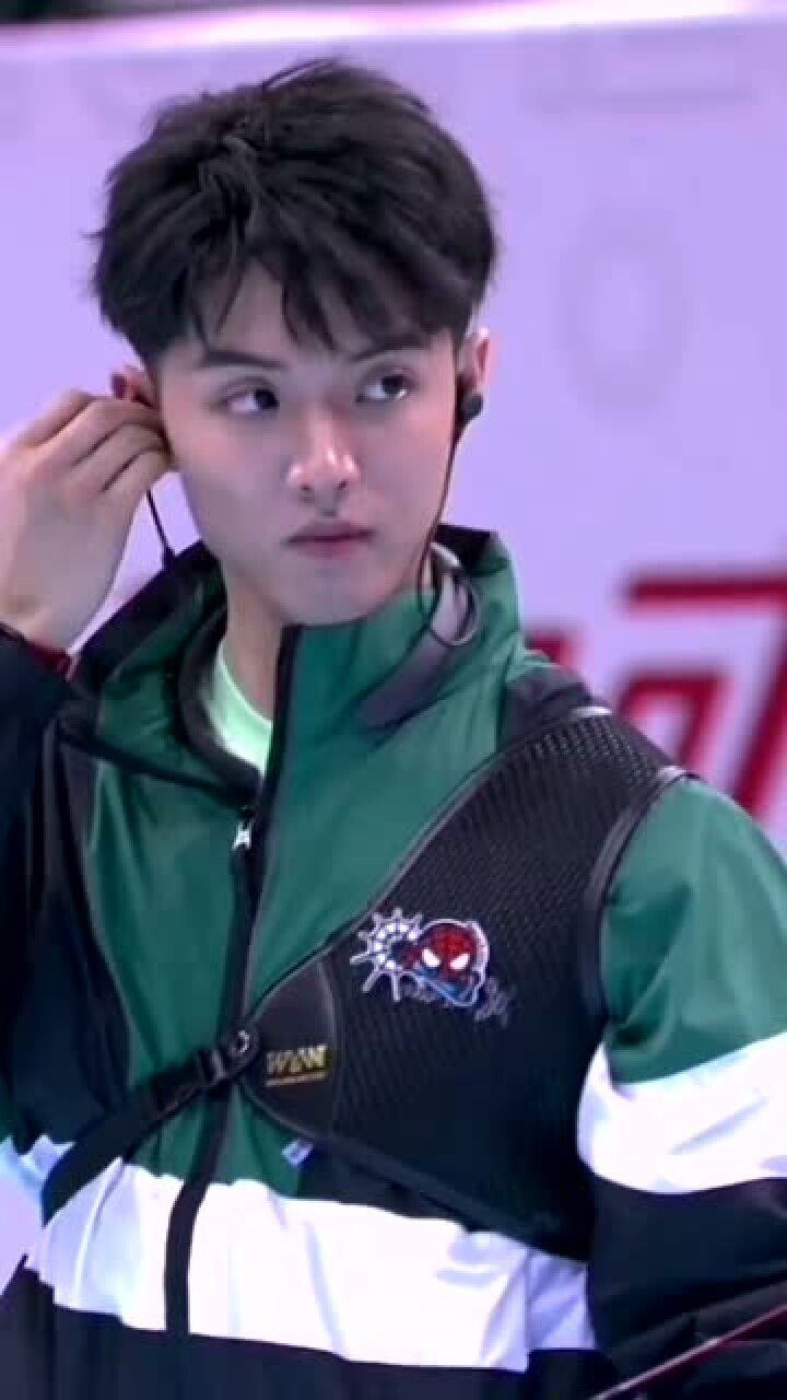 周峻纬多才多艺射箭又准又快年纪轻轻竟然已经结婚了