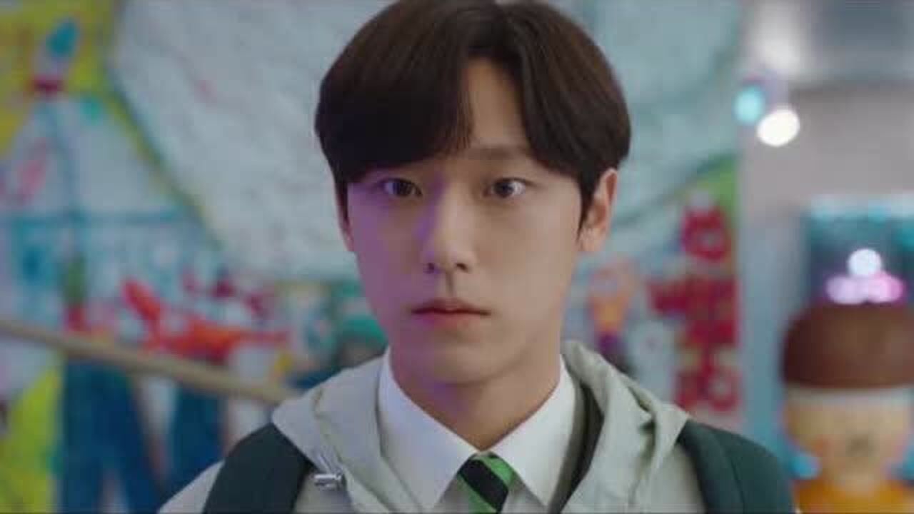 再次十八岁男主的一个动作让妻子想起了当年的那个他