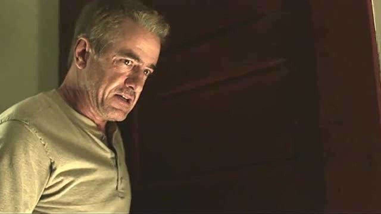 美剧《走进黑暗》:变态父亲的控制欲有多可怕,看完就知道了!