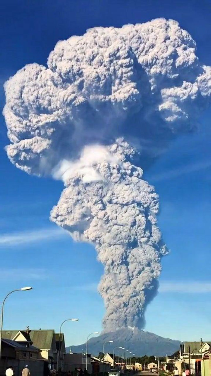 好震撼的火山爆发大自然的威力