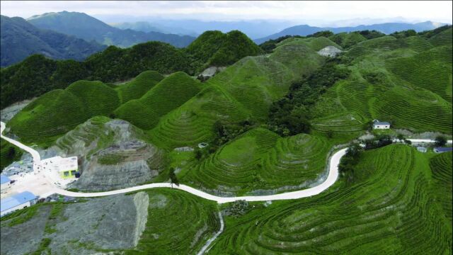 航拍高山,峰峦叠嶂,群山罗列,犹如“将军点兵”,格局独一无二!