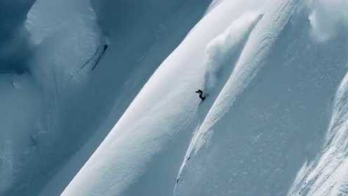 直升机高山滑雪，中途还遇到雪崩，全程惊险刺