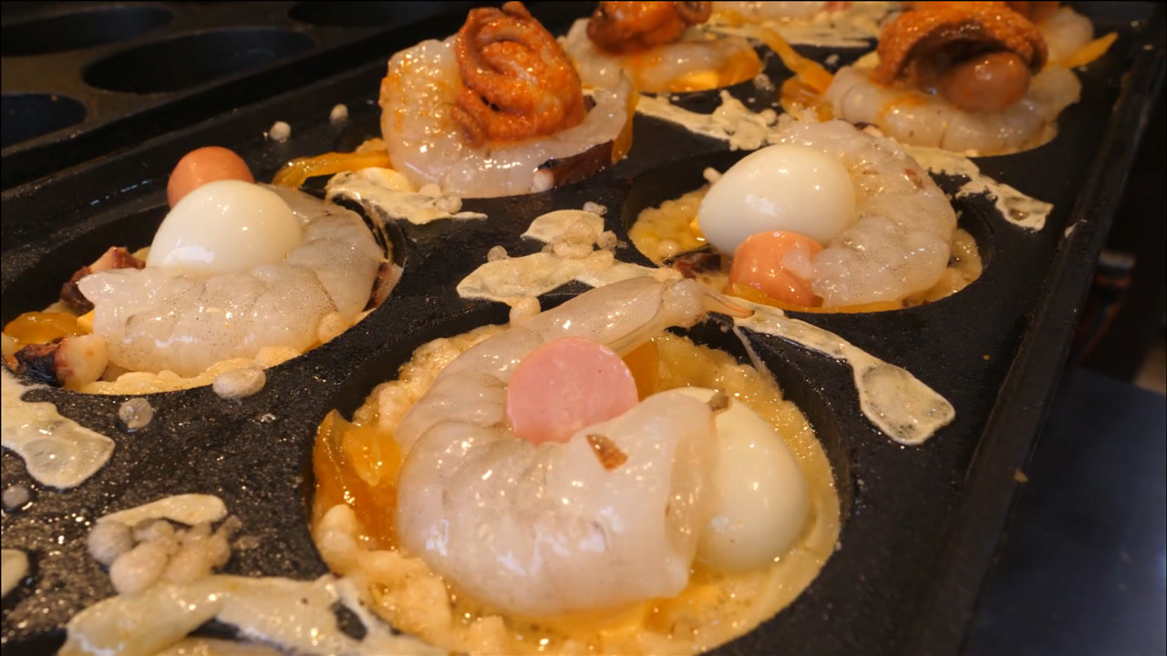 韩国超火的奶酪章鱼烧,包着一整只章鱼和大虾,吃着实在太过瘾了