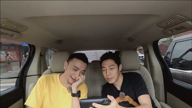 撒贝宁给小尼看自己龙凤胎的视频,教育儿子要对姐姐好,小尼一脸羡慕