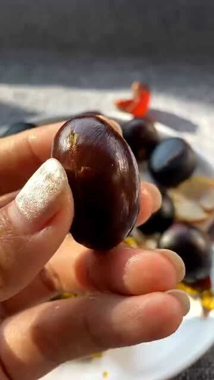 广西美食凤眼果,味道鲜美果中极品,就是剥皮太麻烦!