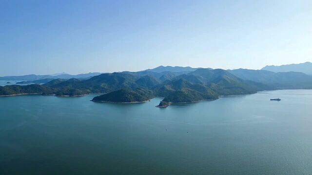 山那边、香港, 水这边、盐田, 在这样的视野度过新年.