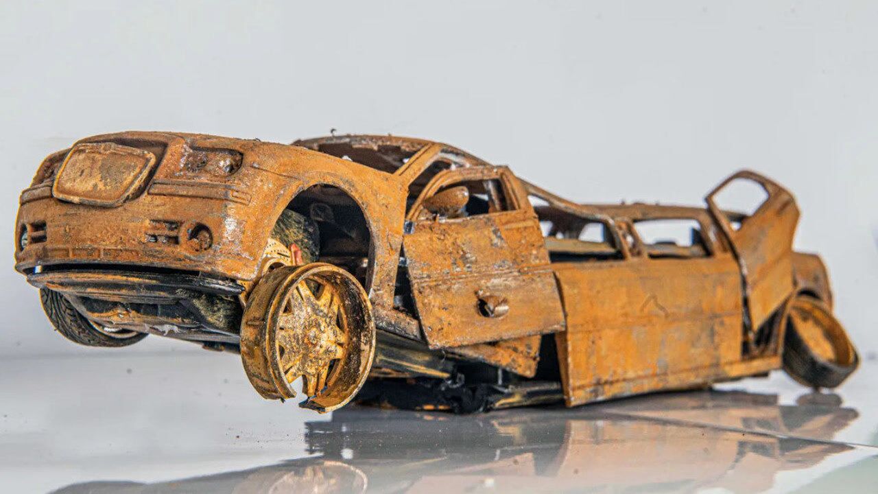 被遗弃的豪华模型轿车,断裂的加长版,耐心修复后真让人羡慕