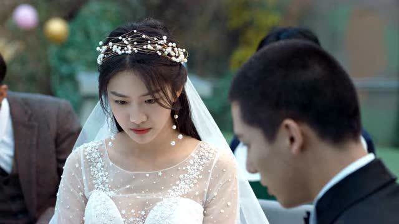 百岁之好一言为定:蒋正寒夏林希婚礼上出现插曲,都写起了编程?