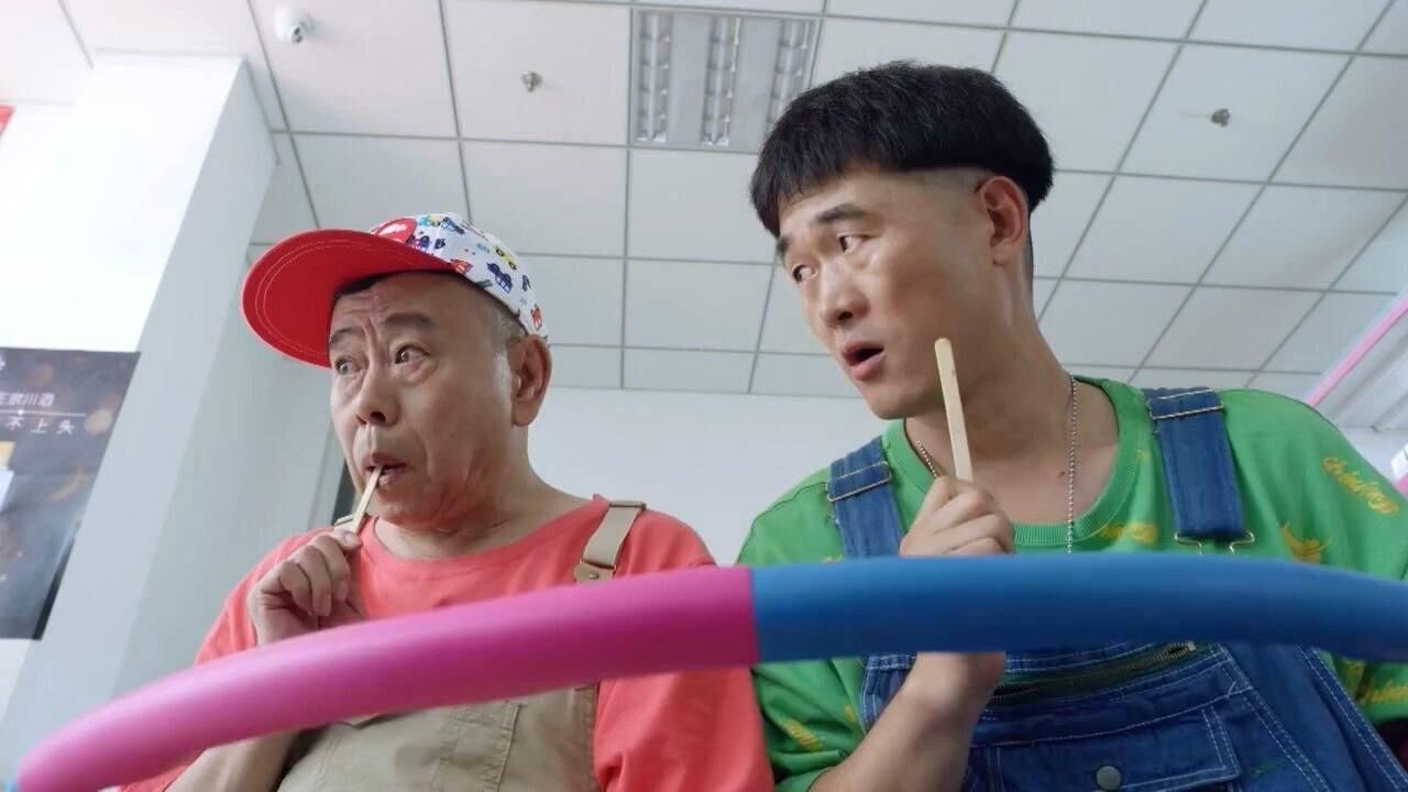 福星盈门俩傻子吃雪糕没带钱结果灵机一动把老板耍了