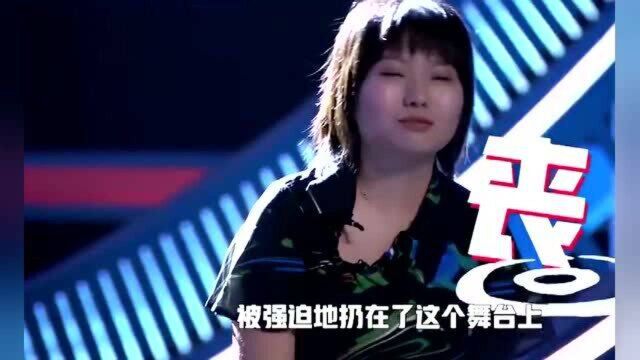 李诞吐槽李雪琴像刚出被窝一样,大张伟也很赞同,这也太逗了吧!