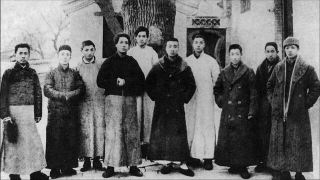 中国共产党1921年才成立,为何毛泽东1920年就入党了,介绍人是谁?