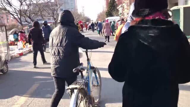 实拍辽宁铁岭夜市大白菜价格暴涨,看看多少钱一斤啦