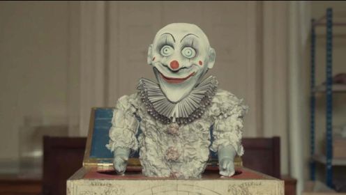 恐怖片：古老音乐盒里钻出小丑玩偶，口不择言说它丑的人，下场都会很惨