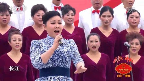 王莉演唱经典歌曲《长江之歌》，嗓音清澈悦耳，太惊艳