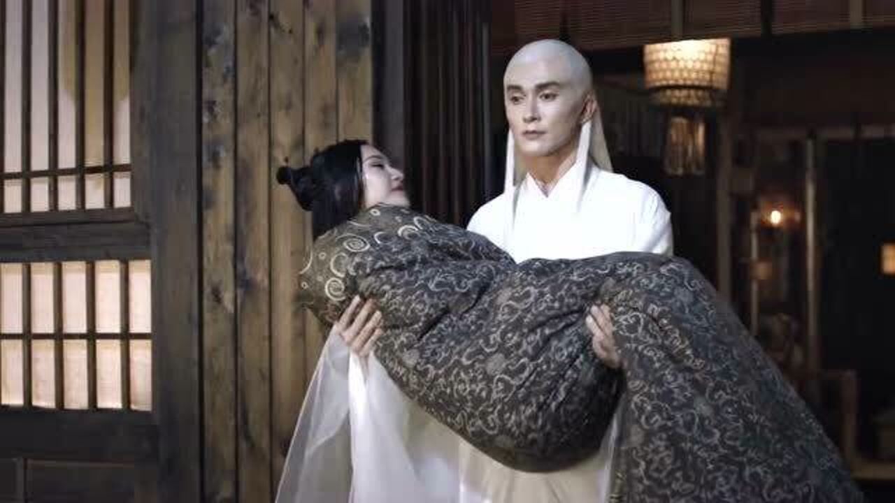 三生三世枕上书东华帝君把女妖抱着丢出门外竟然还有男妖