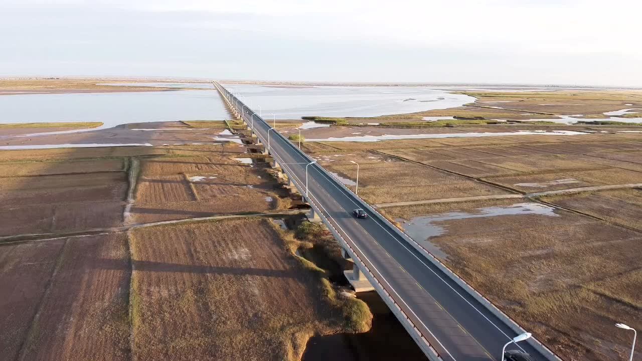 内蒙古自治区呼和木独至临河黄河公路特大桥工程位于内蒙古自治区