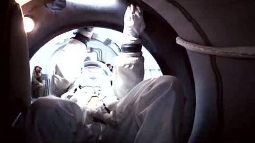 人类首次太空行走，却在无人深空遭遇意外，差点就回不来！