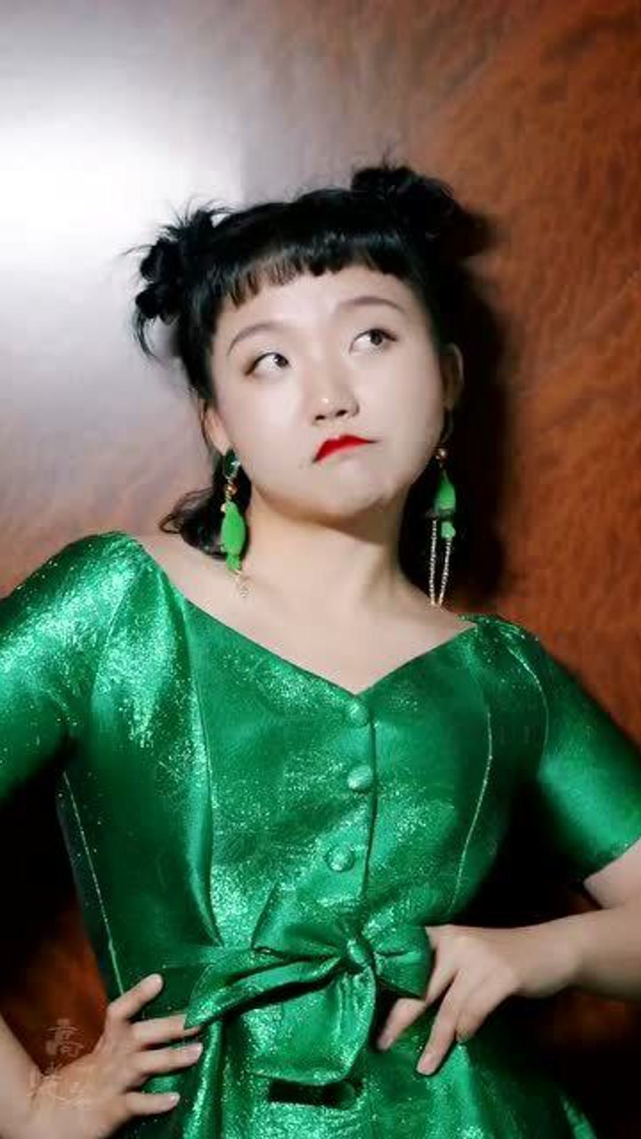 辣目洋子的模样像个行走的小乳猪太可爱了吧