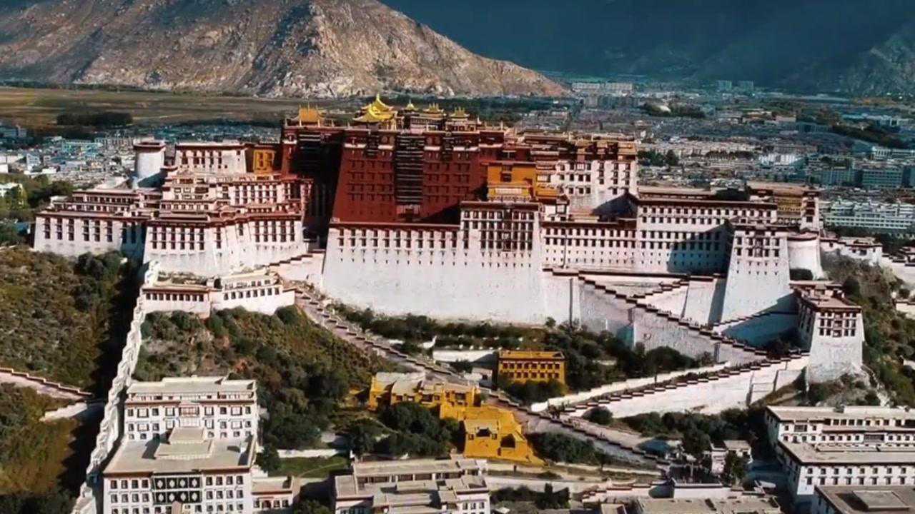 航拍中国:雄伟壮观的布达拉宫