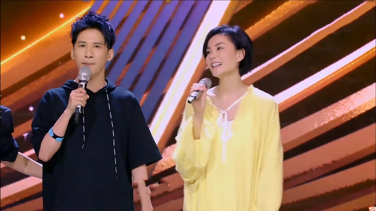 当女星遇到大张伟场面,王菲遇到大张伟,想不到冰美人也怕段子手