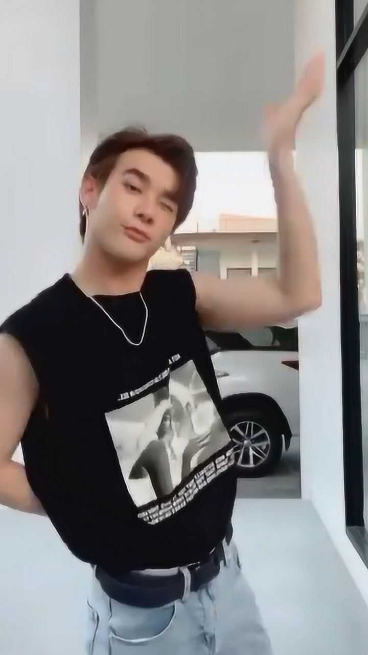 高卿尘刷到小九以前也好帅啊我是高卿尘隐形的翅膀带他飞集赞啊集美们