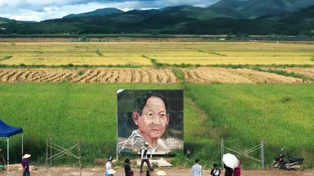 【视频】以画为祭 傣族青年田边绘像致敬袁隆平院士