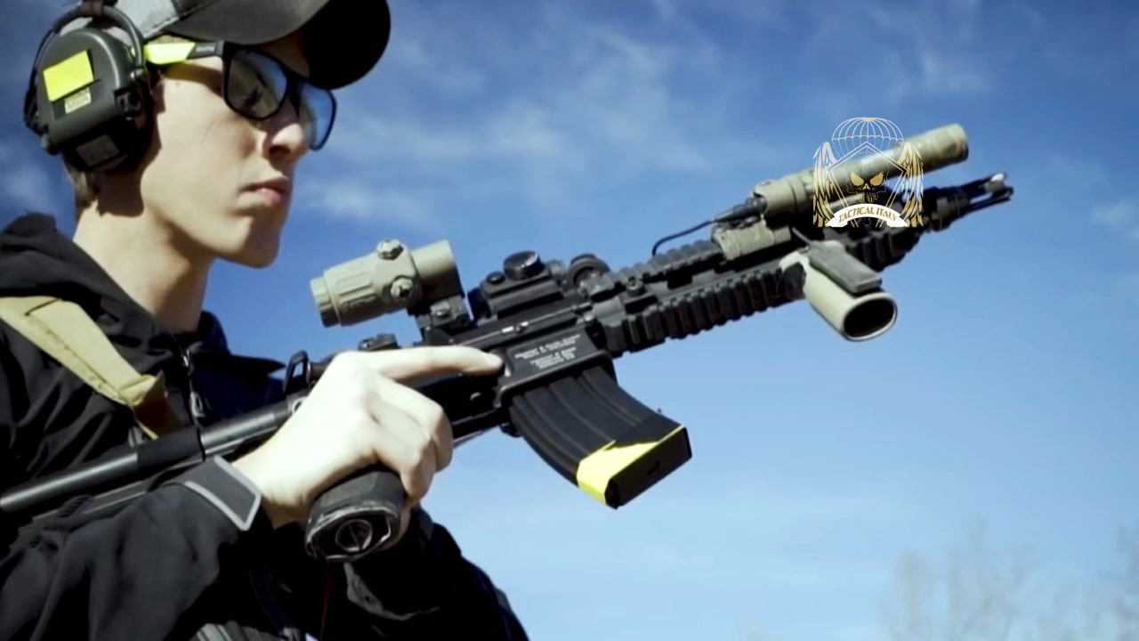 轻武器m4靶场实弹射击,来近距感受一下它的威力.