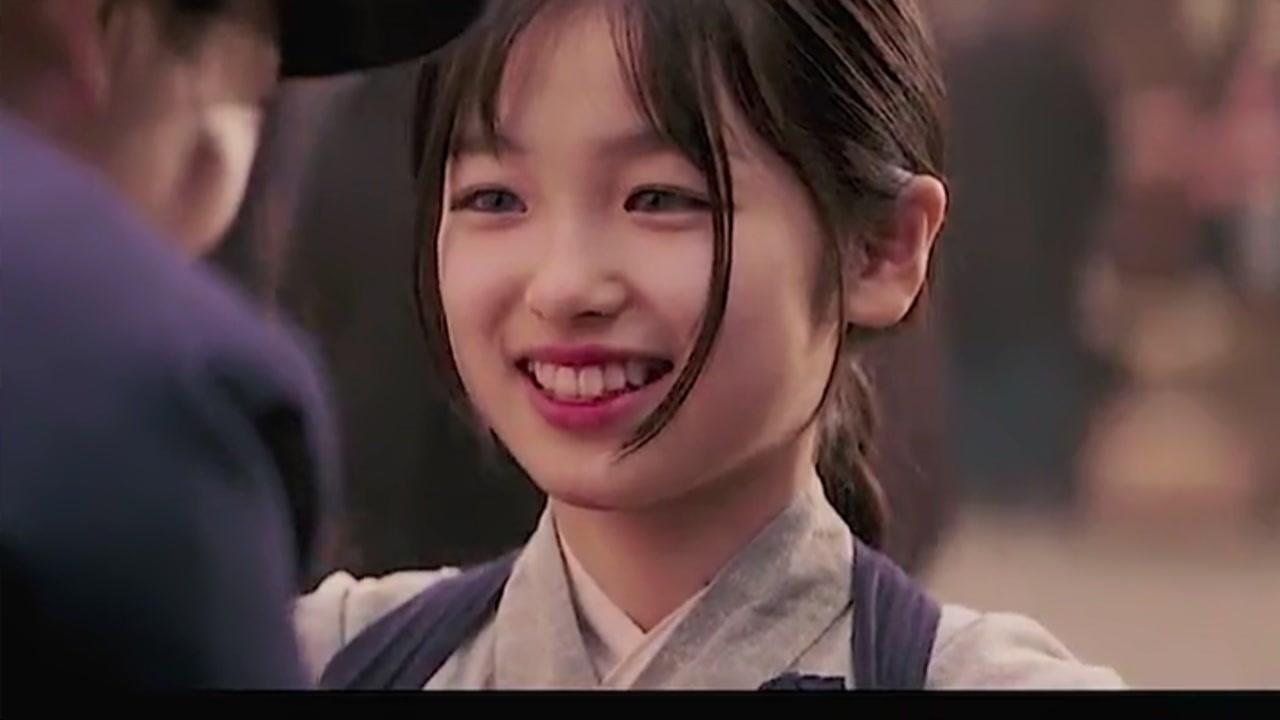 日本艺伎是如何养成的小女孩太可怜了大叔的一份刨冰让小千代子追逐