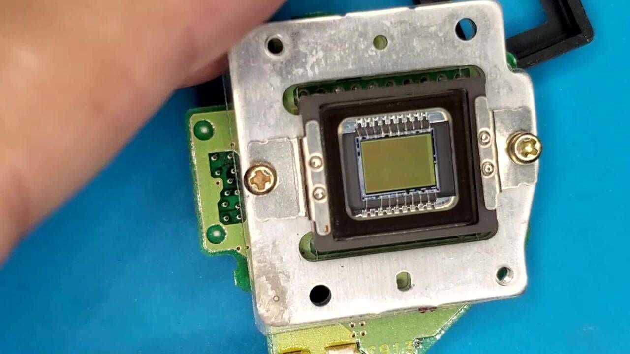 索尼1989年推出的相机传感器;虽然只有3万像素但是当时最先进的