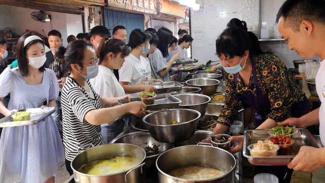 武汉盒饭大本营,1顿供应10万人,经营模式成刚需,尊重每1位同行