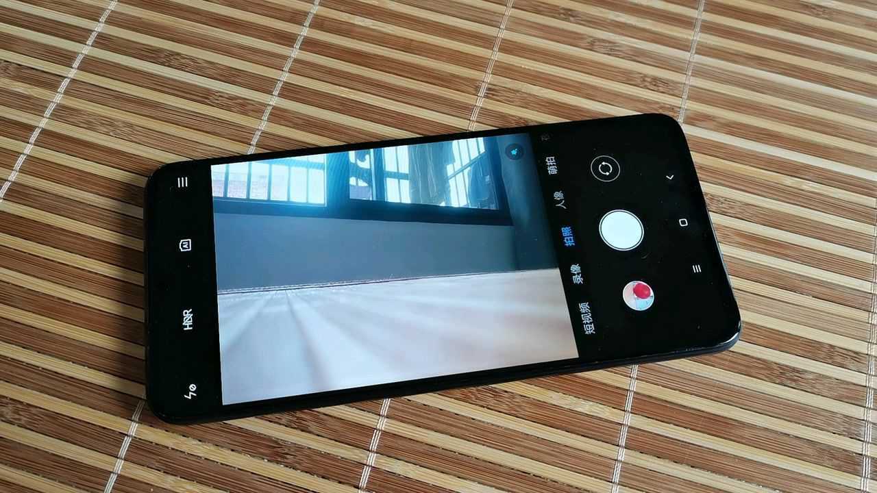 小米cc9用的是3200万像素的摄像头成像效果还不错清晰度挺高的为了