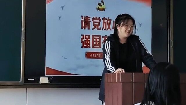 自信的感觉!阳光型姑娘接地气自我介绍,幽默又自然!