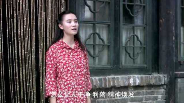 男子追求美女不成,开始和美女算起了账,老人:这就是作风正派?