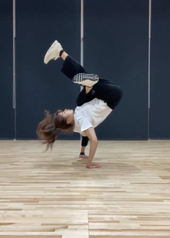 街舞女孩超强breaking舞者 bgirl