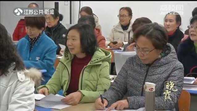 用心歌唱 老年大学中的声乐课 让老年人的退休生活更加丰富