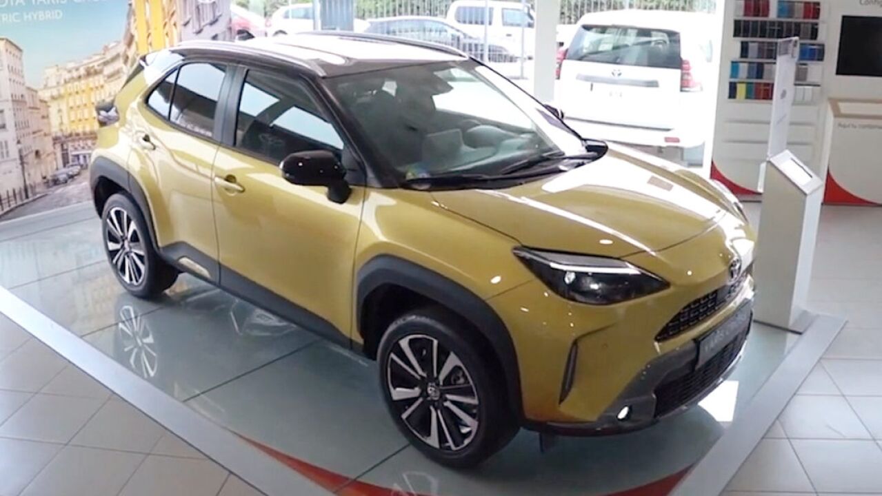 新车到店,实拍2022款丰田致炫cross,颜值高空间大,适合家用代步