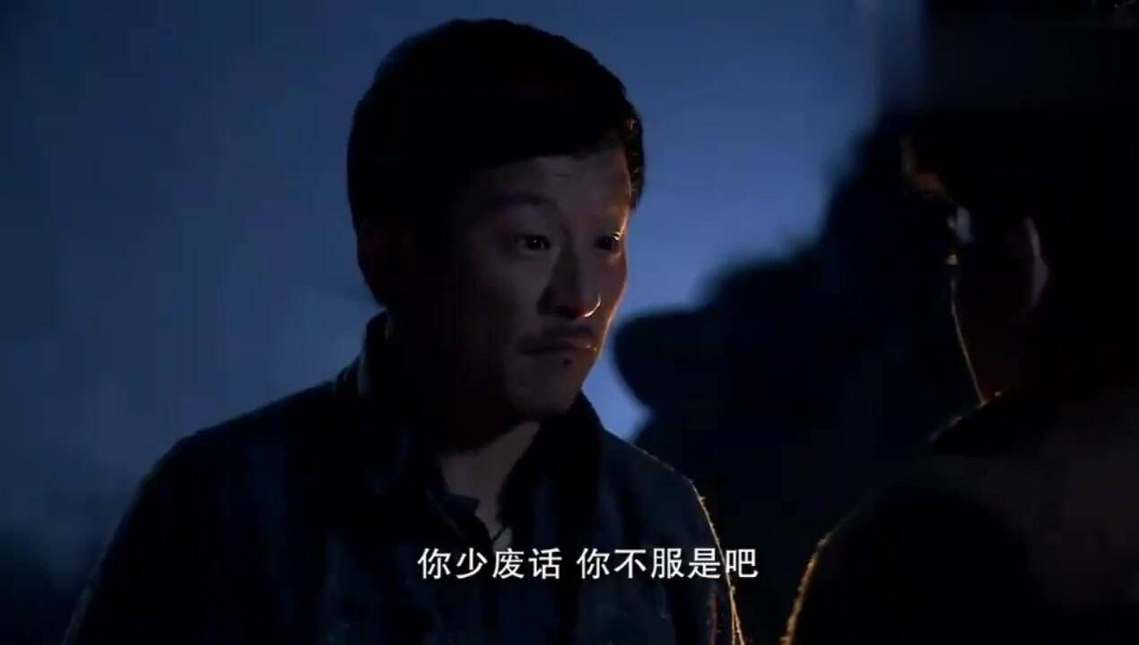 铁道游击队:黄二喜死性不改,欺负鬼子女记者,怎料被林忠撞见