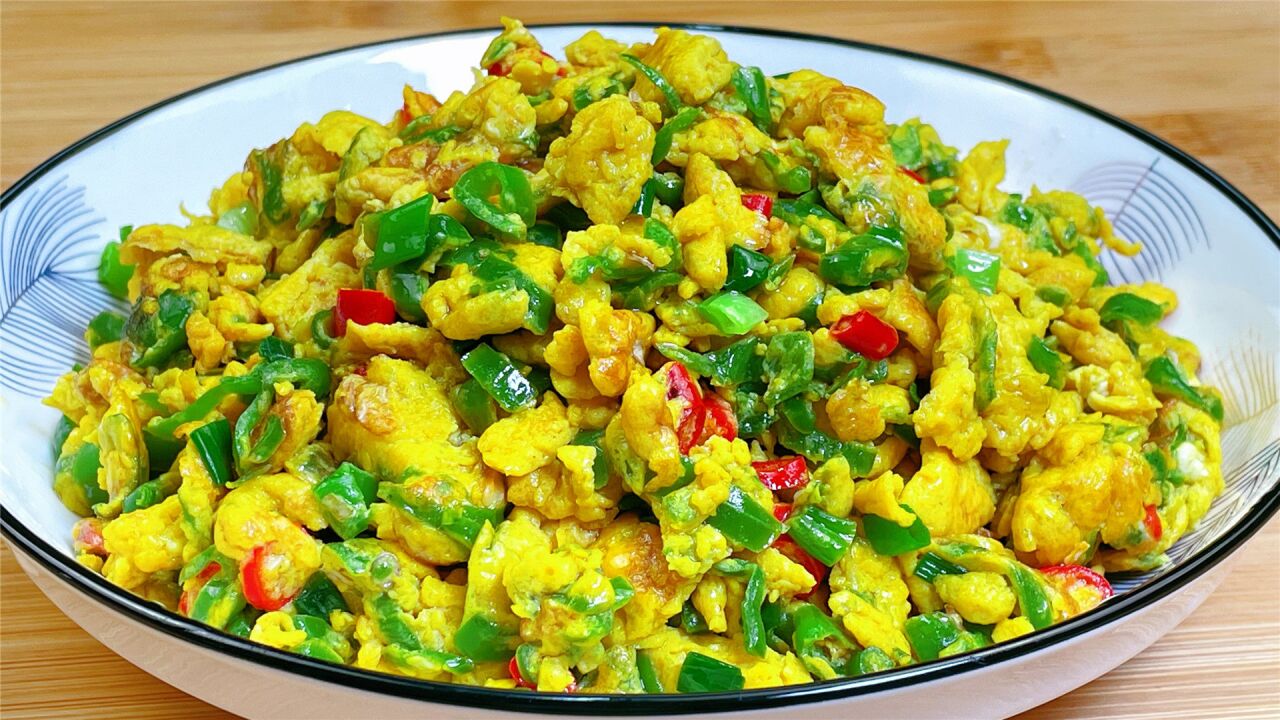 辣椒炒鸡蛋,到底先炒辣椒还是先炒蛋?很多人都不懂,难怪不好吃