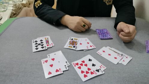 魔术视频三公洗牌发牌方法、揭秘扑克牌尾翘认牌手法_高清1080P在线观看平台_腾讯视频