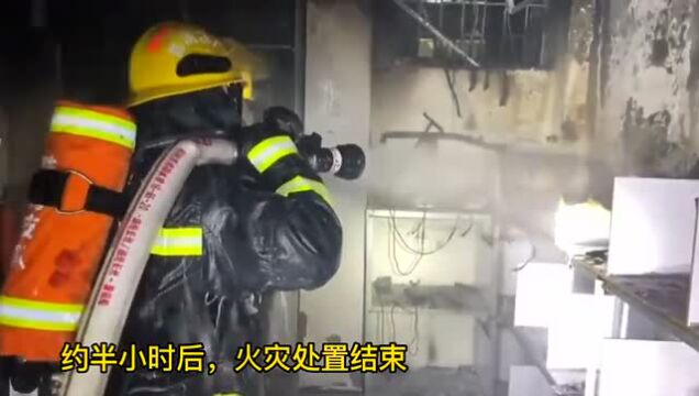 珠海一电动自行车集中充电站起火,消防转移出41块电池