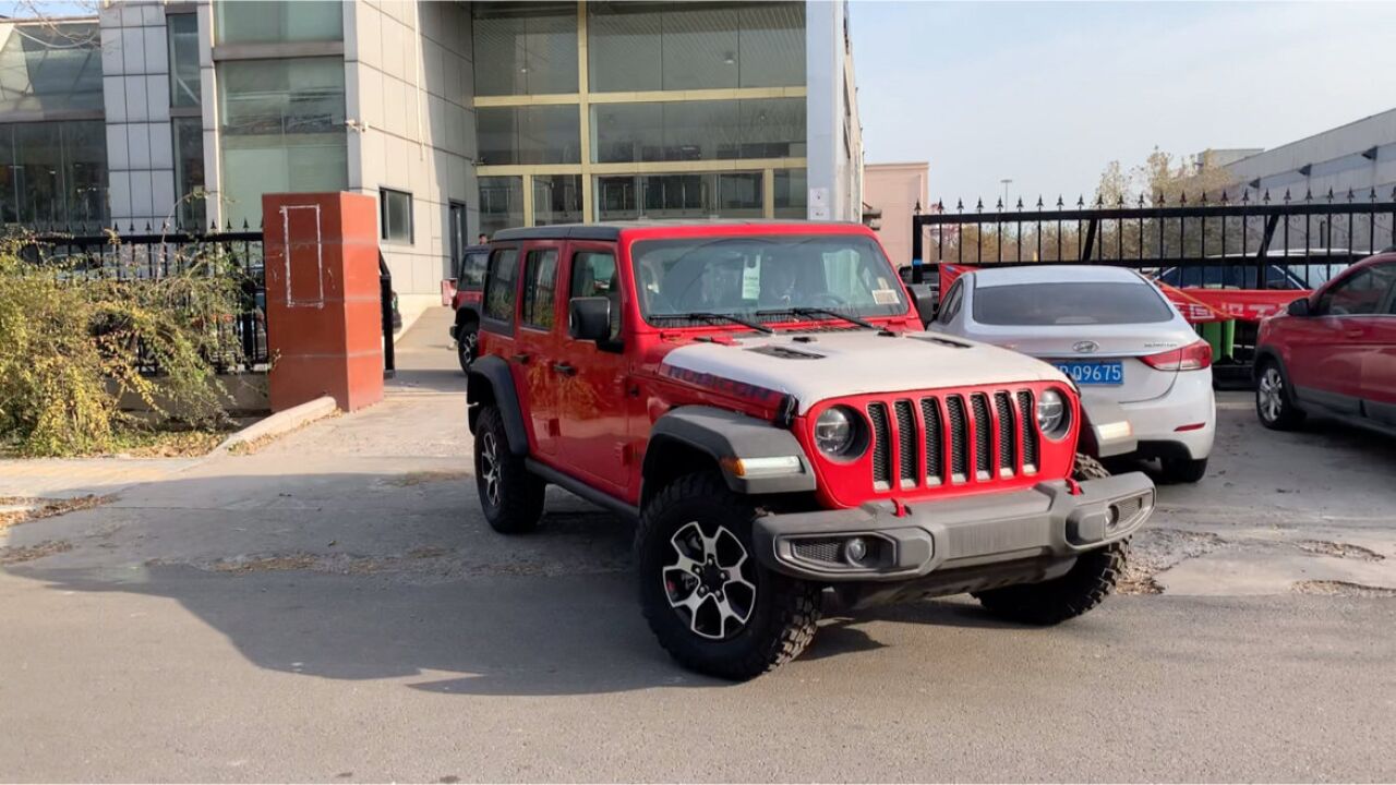 带前后硬桥三把锁的越野车才是最纯正的,比如牧马人的卢比肯_腾讯视频