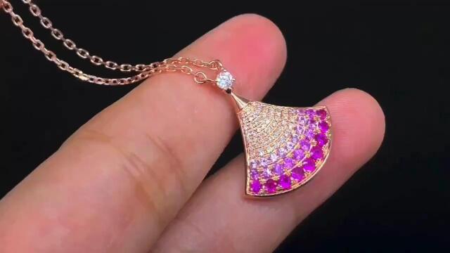 宝格丽粉蓝宝隔钻小扇子项链优雅迷人充分捕捉了女性的诱人魅力和耀目