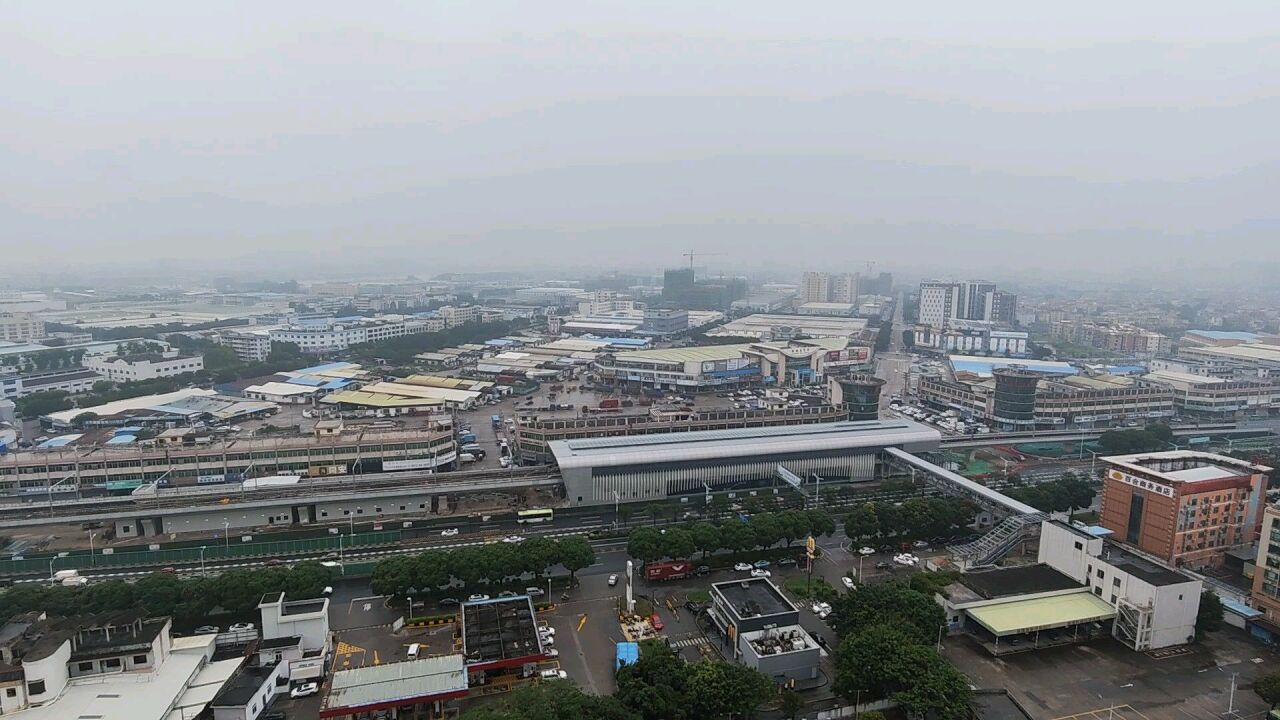 佛山地铁3号线伦教站顺利封顶,接下来坐等房子升值.