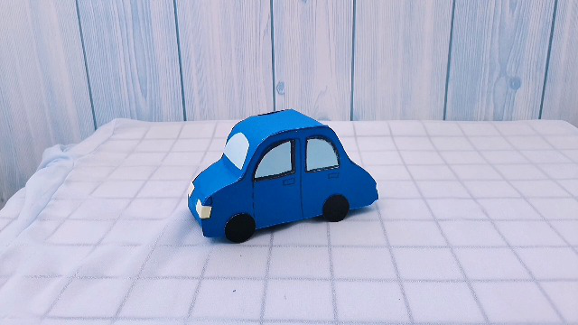 用一张卡纸制作一辆超好玩的小汽车 交通安全主题小手工