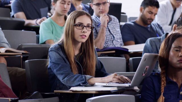 剧情片:真实事件改编,女学霸为学费下海拍片,没想到竟一夜爆红,7分钟看完《A级优等生下海记》