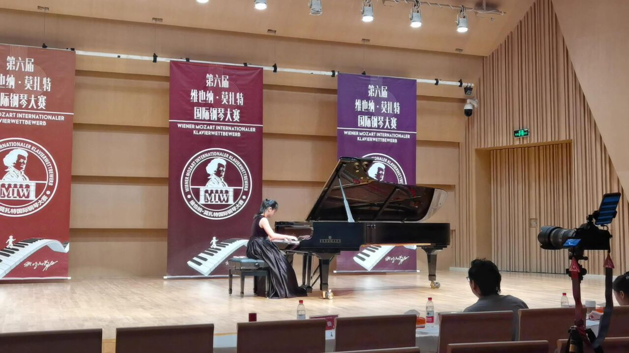 宋浩钢琴教育学员 冯心妍 12岁 《彩云追月》 王建中 指导教师:王伟桐